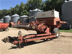 International 914 Pull-Type Combine 