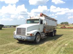 1990 International 9400 T/A Bulk Feed Truck 