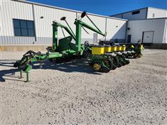 John Deere 7200 MaxEmerge 2 16R30" Planter 