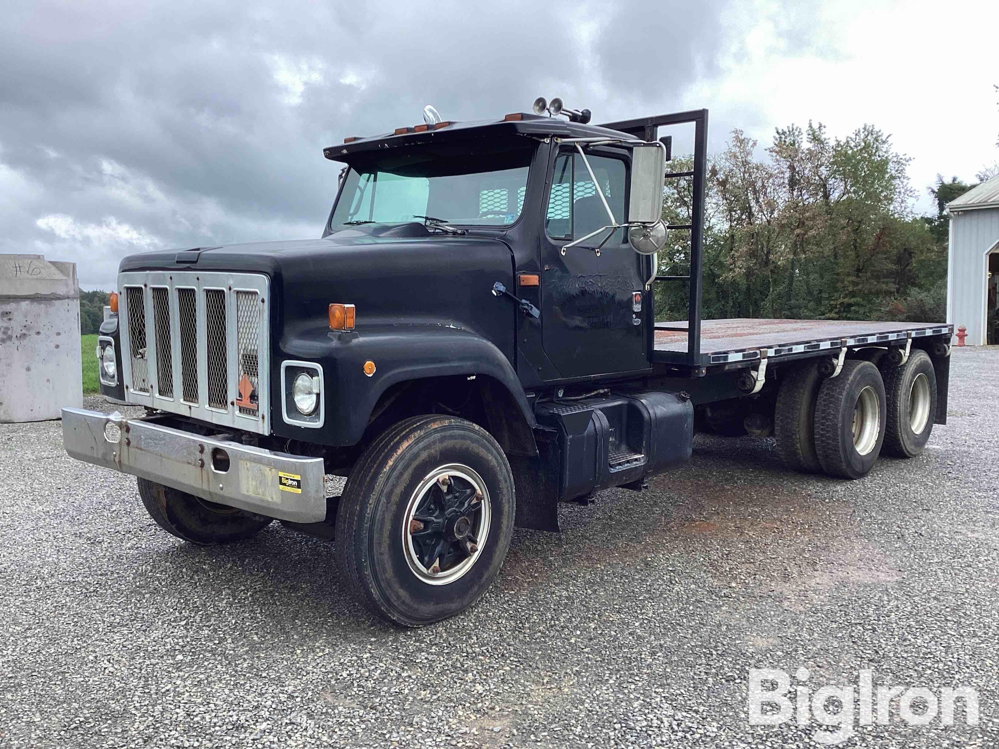 1989 International 2574 T/A Flatbed Truck 