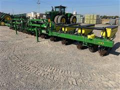 2015 John Deere 1725 12R40" Planter 