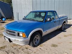 1995 Chevrolet S10 2WD Extended Cab Pickup 