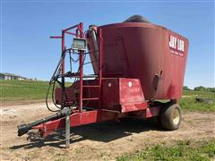 JayLor 2575 Feeder/Mixer Wagon W/ Scale 