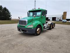 2001 Freightliner Columbia T/A Truck Tractor 