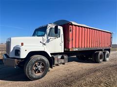 1979 International F2674 T/A Grain Truck 