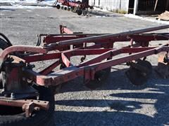 items/ea5f7fa8d2b3ed119ac400155d423b69/internationalharvester6bottomplow_82ecaded446d46f8962a55143175df5b.jpg