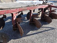 items/ea5f7fa8d2b3ed119ac400155d423b69/internationalharvester6bottomplow_aa05edc5bae849038fc96b28ea02e681.jpg