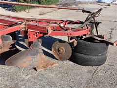 items/ea5f7fa8d2b3ed119ac400155d423b69/internationalharvester6bottomplow_bfb5ee95edad45fb99f5dc2a2950b4eb.jpg