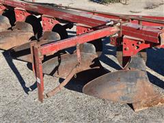 items/ea5f7fa8d2b3ed119ac400155d423b69/internationalharvester6bottomplow_ecbe0af2f0134ff6a509a390685ad1e3.jpg