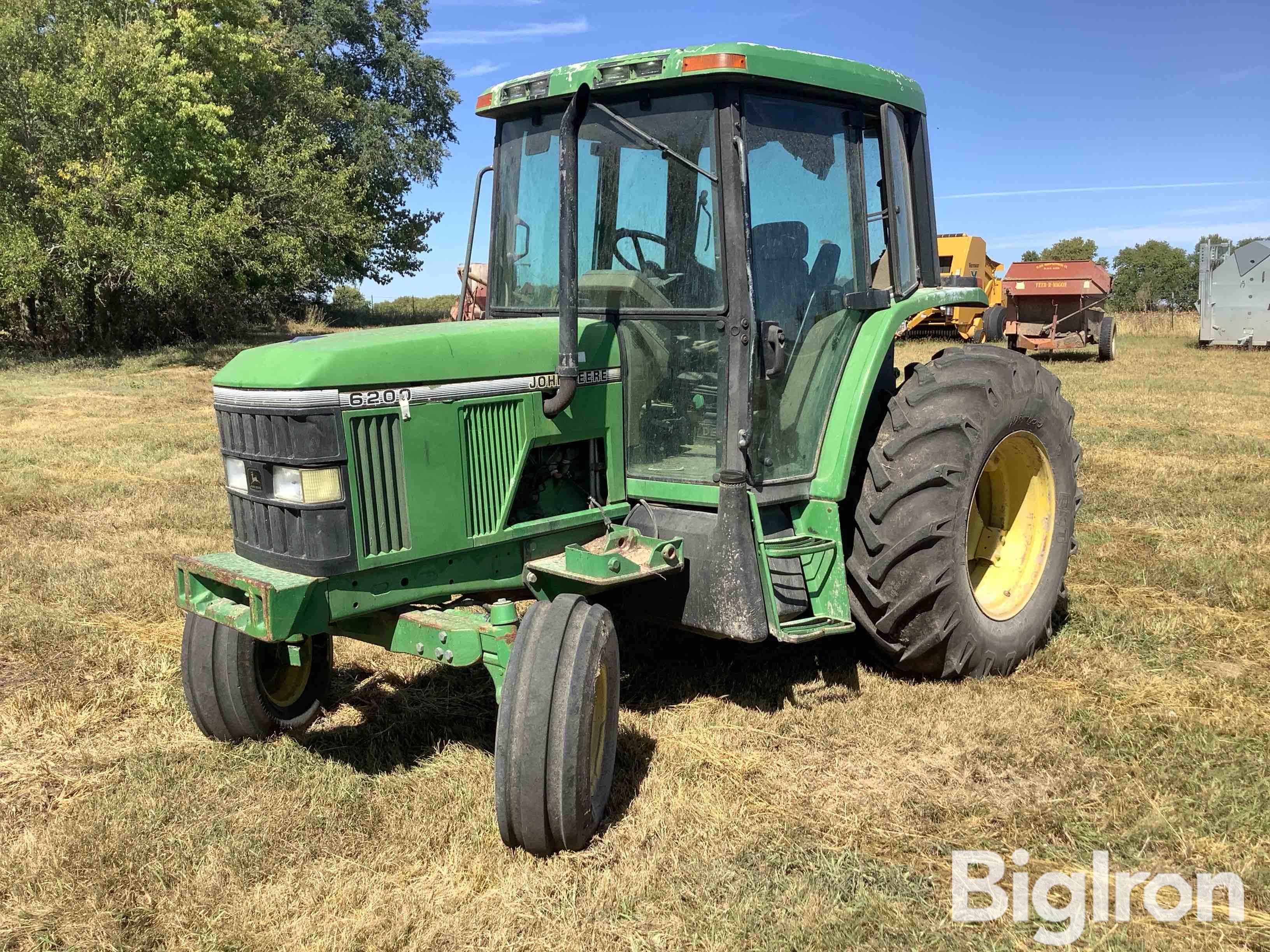 1993 John Deere 6200 2WD Tractor & 620 Loader 