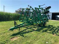 John Deere 980 Field Cultivator 