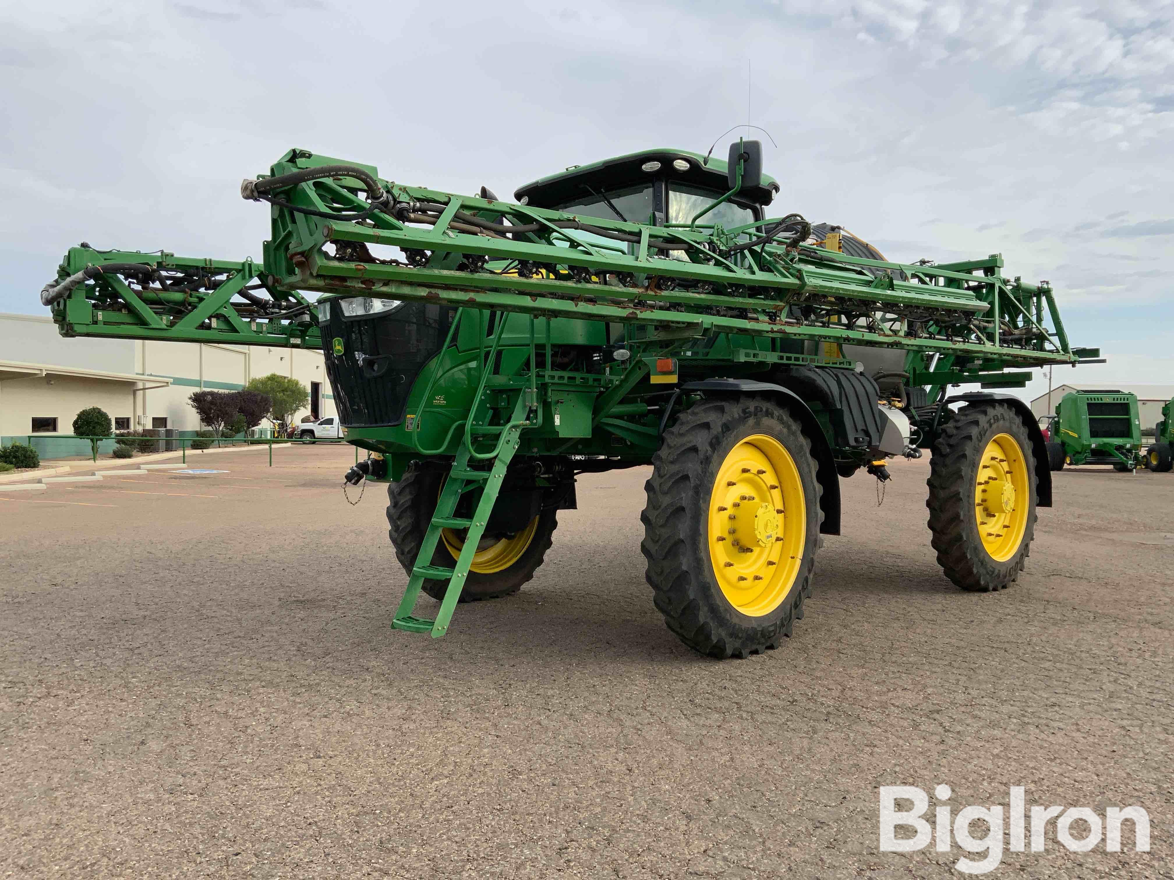 2018 John Deere R4045 Self-Propelled Sprayer 