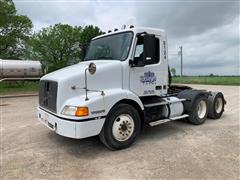 2001 Volvo T/A Truck Tractor 