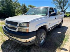 2003 Chevrolet Silverado 2500 HD 4x4 Extended Cab Pickup 