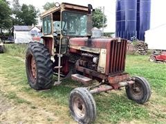 International 806 2WD Tractor 