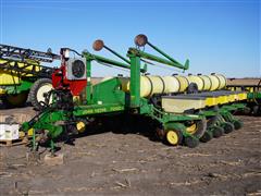 John Deere 7200 MaxEmerge 2 16RN Planter 