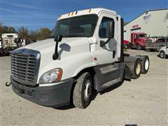 2015 Freightliner Cascadia T/A Truck Tractor 