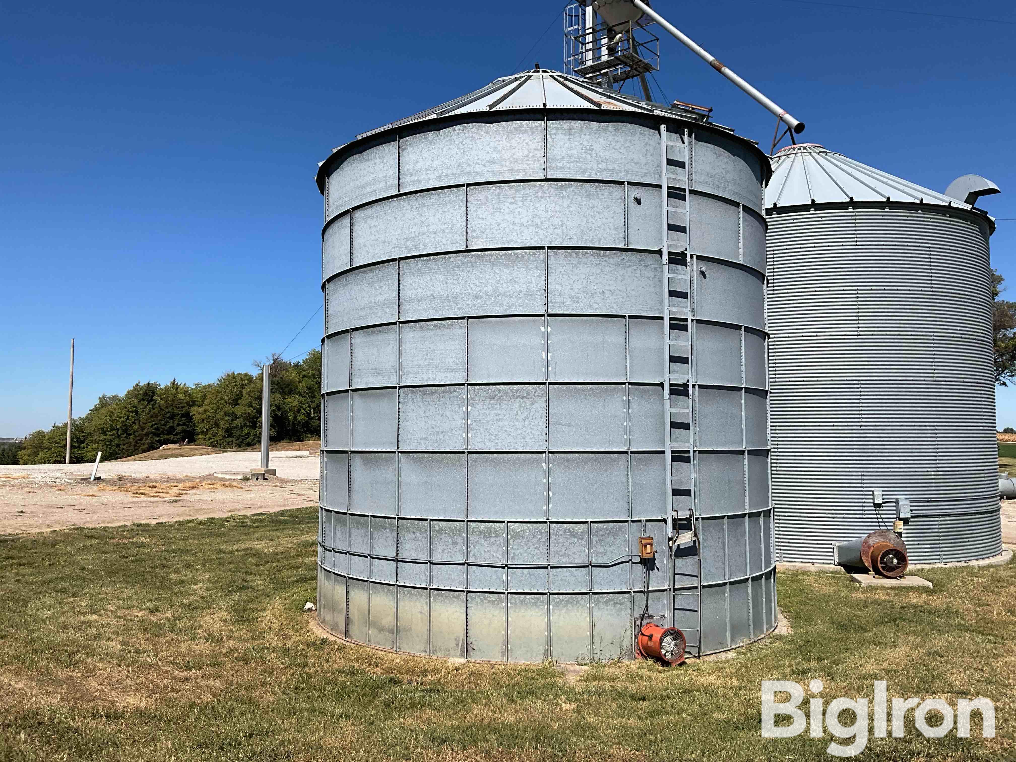 Silver Shield Harvest & Seal 6500 Bushel Grain Bin 