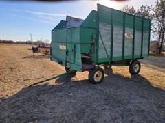 Badger / John Deere Self Unloading Forage Wagon 