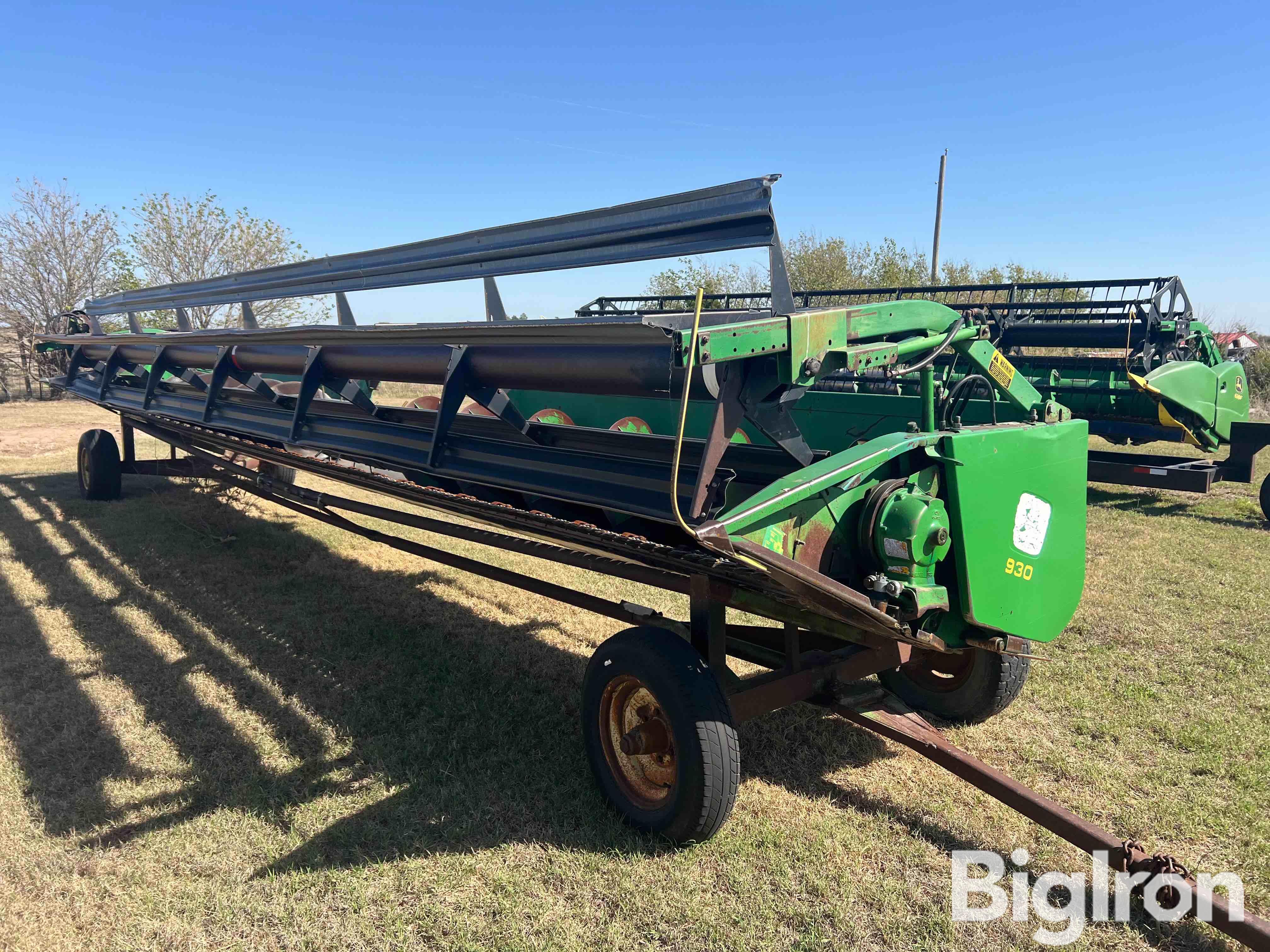 1989 John Deere 930R Platform Grain Header & Trailer 