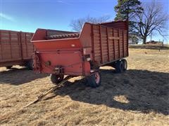 New Holland 8 Forage Wagon 