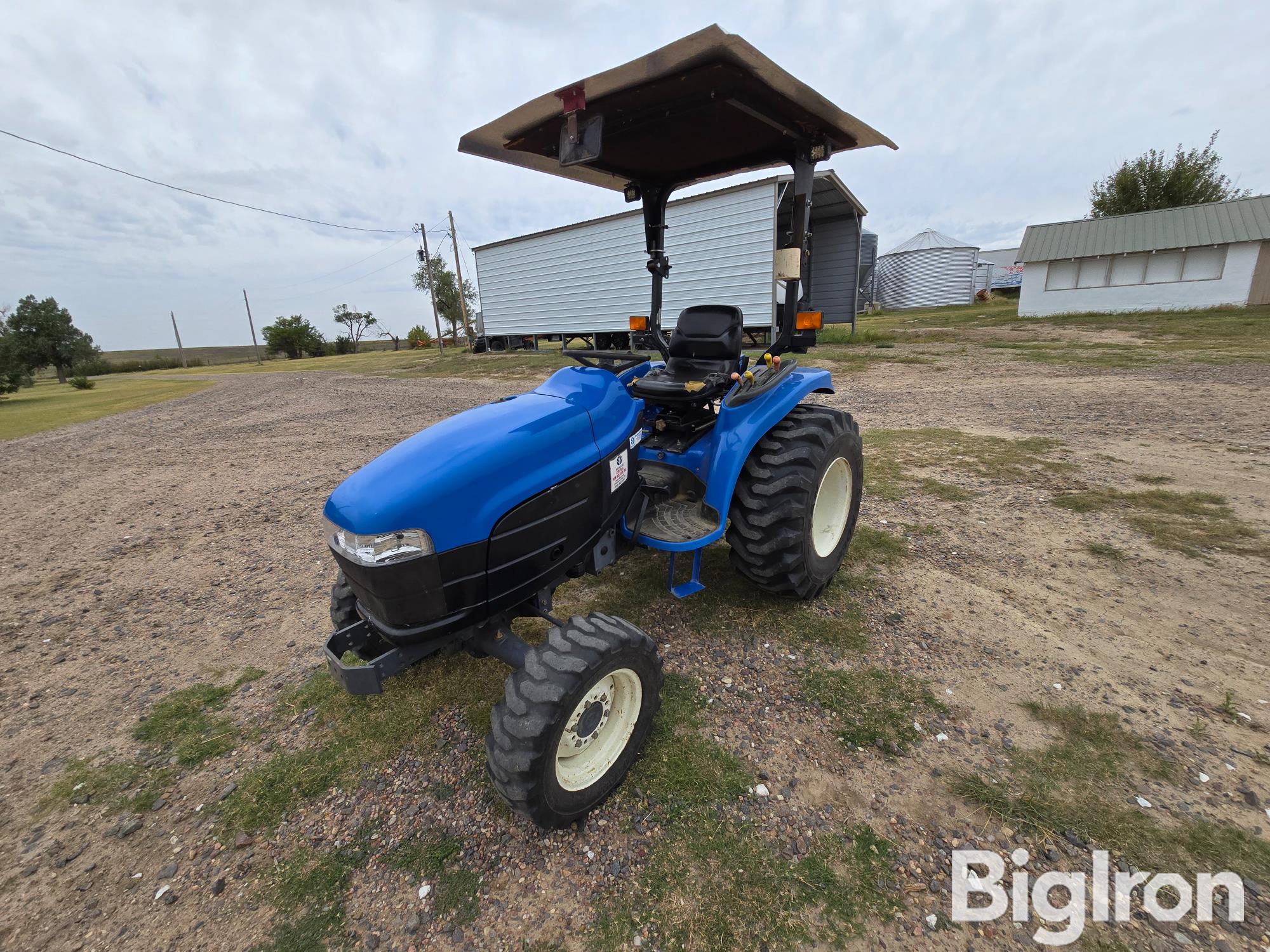 2001 New Holland TC33D Compact Utility Tractor W/Rear Blade 