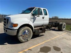 2006 Ford F650 XL Super Duty Extended Cab & Chassis 