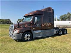 2013 Freightliner Cascadia 125 T/A Sleeper Cab Truck Tractor 