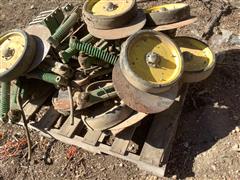 items/f0b1e2ccada5ed119ac400155d423b69/johndeere1770xpfertilizerrowunits_55bdba25e5f946bdb99269c50c521471.jpg