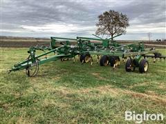 John Deere 2210 Field Cultivator 