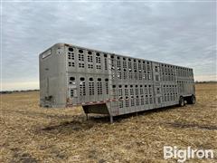 2002 Wilson PSDCL-402 T/A Spread Axle Cattle Pot Livestock Trailer 