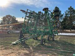 John Deere 2200 Field Cultivator 