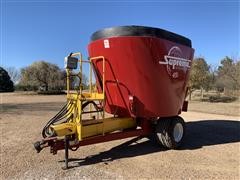 2014 Supreme International 400 Vertical Mixer Wagon 