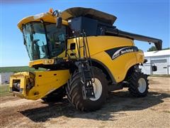 2003 New Holland CR940 Combine 