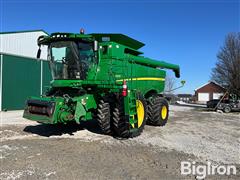 2015 John Deere S670 4WD Combine 