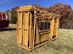 Sioux Steel Manual Squeeze Cattle Chute W/Palpitation Cage 