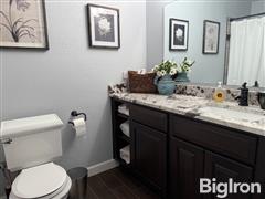 guest bath.JPG