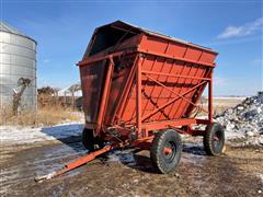 Richardton 700 Side Dump Forage Wagon 