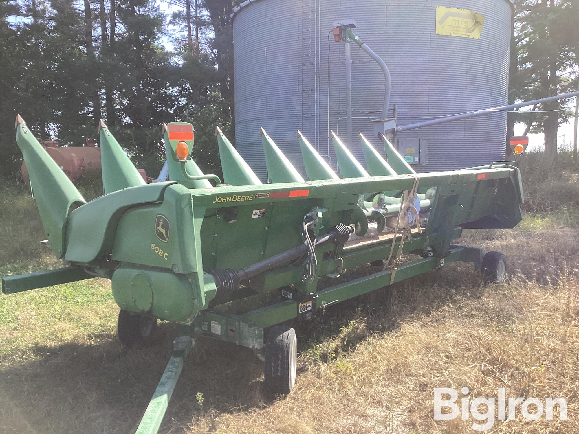 John Deere 608C Stalkmaster 8R30" Corn Head W/Cart 