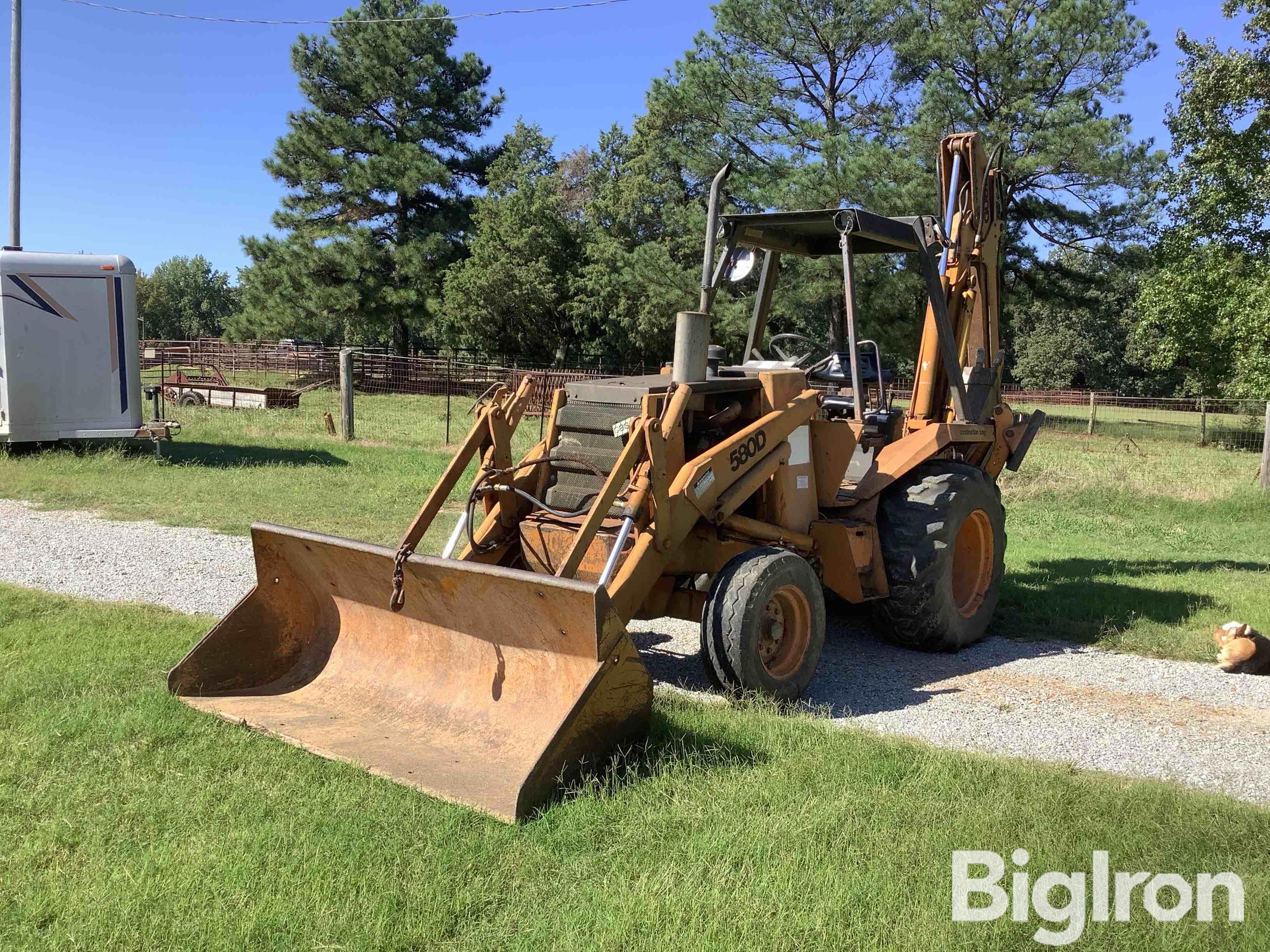 Case 580D 2WD Loader Backhoe W/Extendahoe 