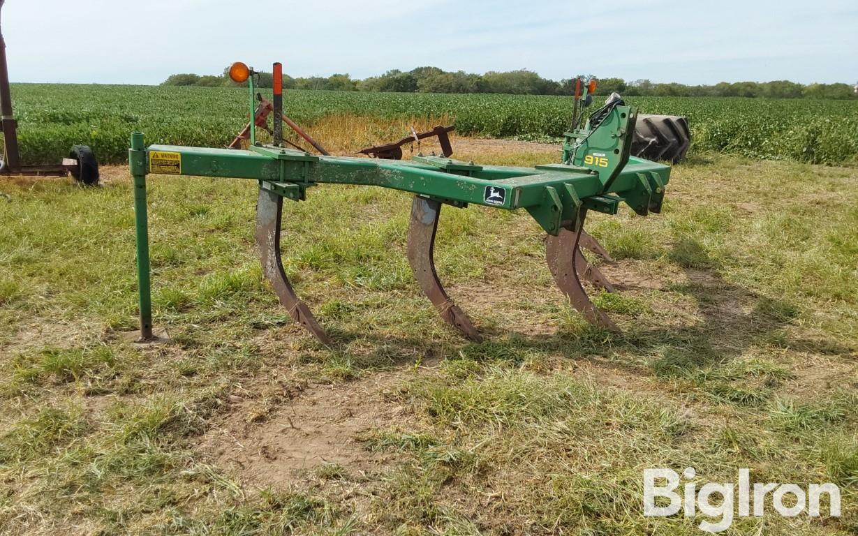 John Deere 915 5-Shank V-Ripper 