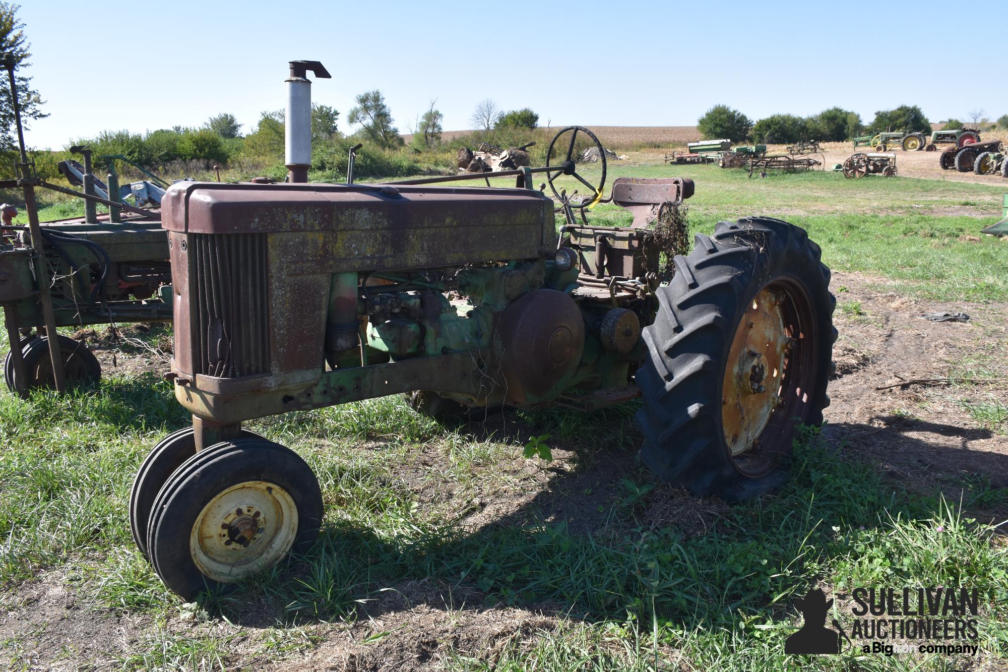 1958 John Deere 620 2WD Tractor 