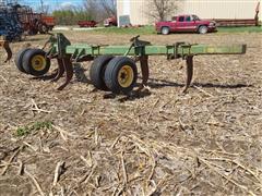 John Deere 900 7-Shank V-Ripper 