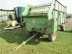 John Deere 125 Chuck Wagon 