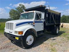 2001 International 4900 S/A Dump Truck 