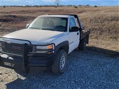 2004 GMC 2500HD 4x4 Flatbed Pickup 