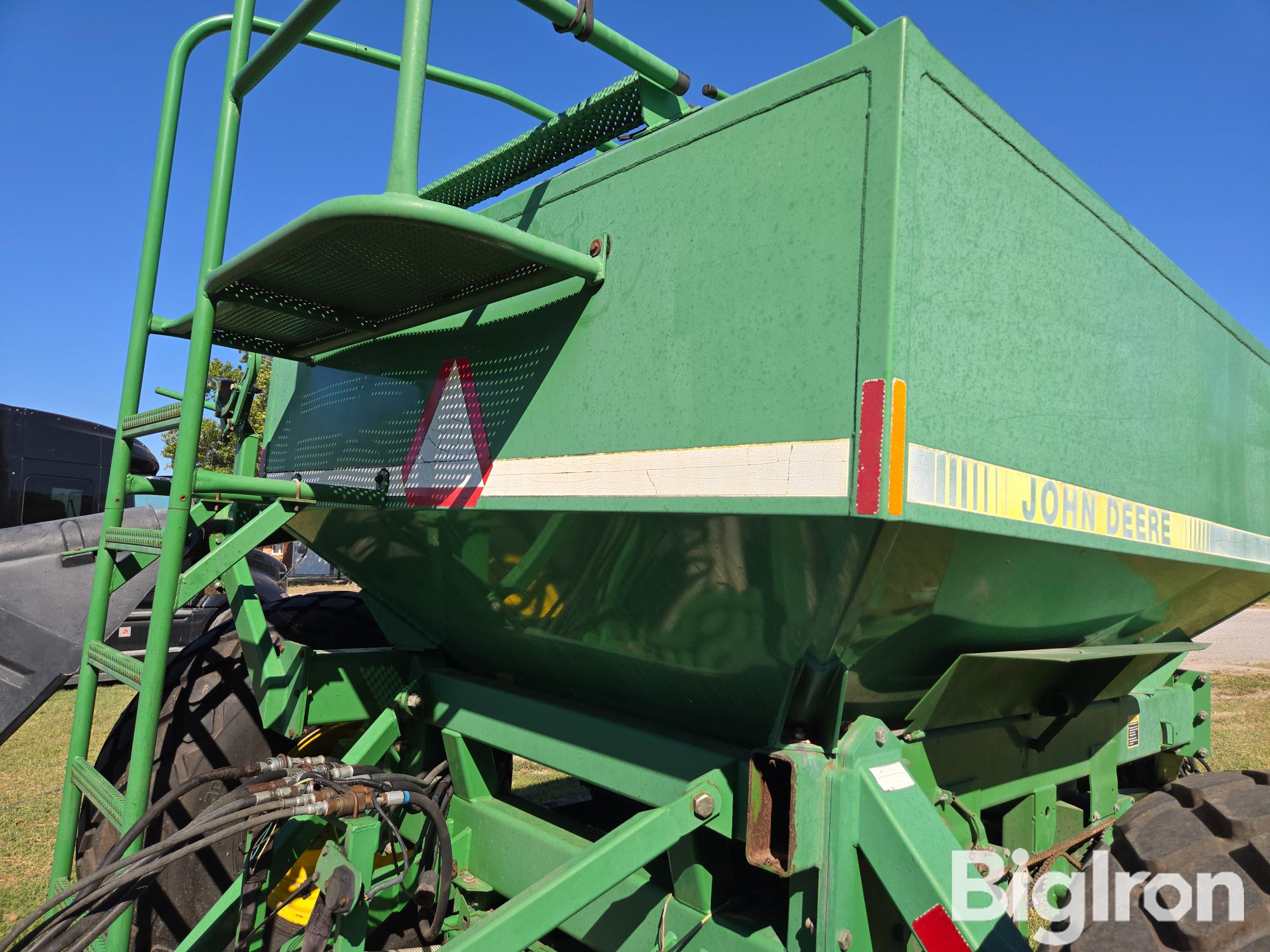 items/f92754732383ef119443000d3a62e002/johndeere18503sectionairseederandcart_31e793dbde014823b13df9fcfaa3895c.jpg