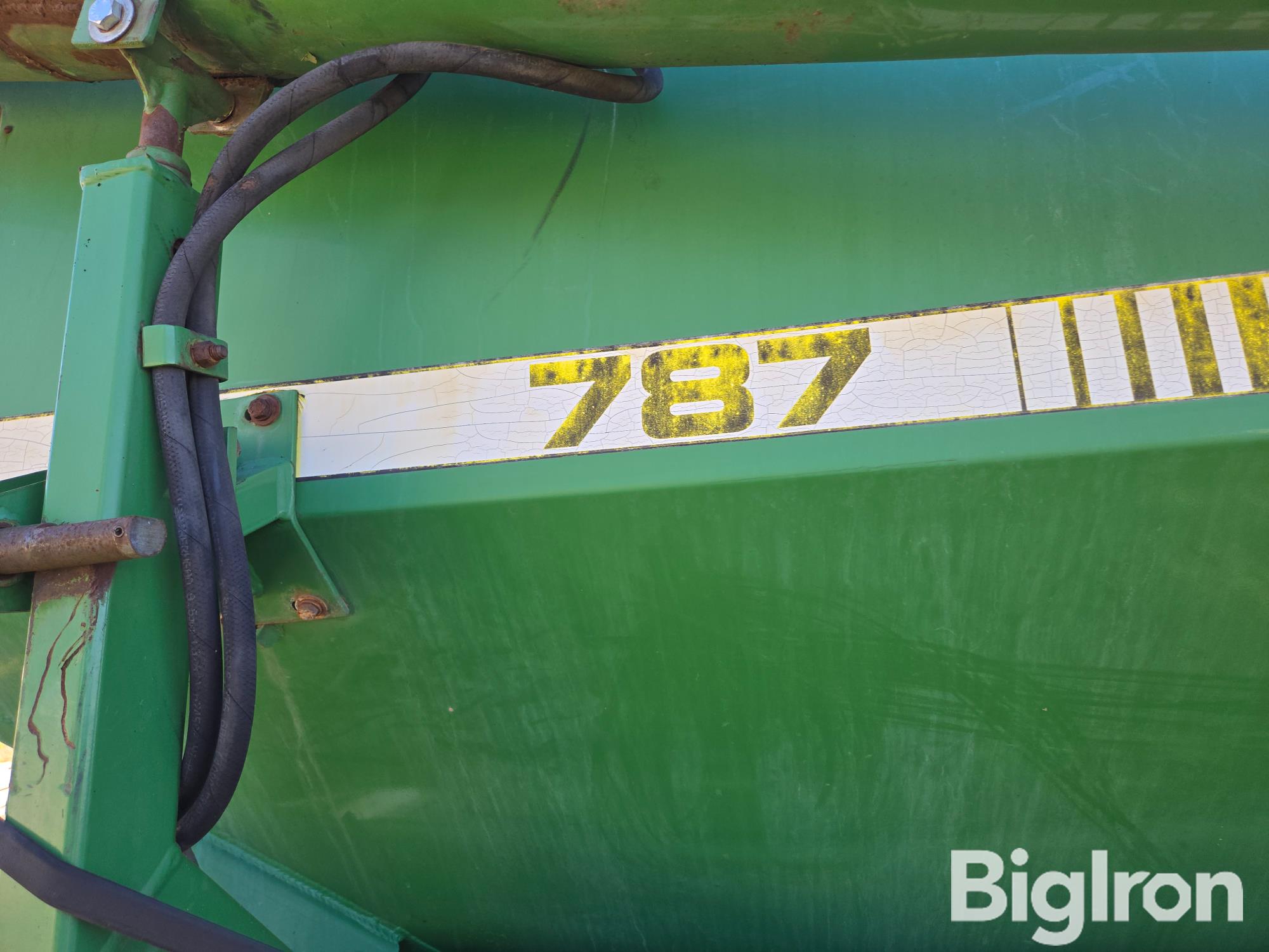 items/f92754732383ef119443000d3a62e002/johndeere18503sectionairseederandcart_37584b63d84e431ca8855b917a817b0c.jpg