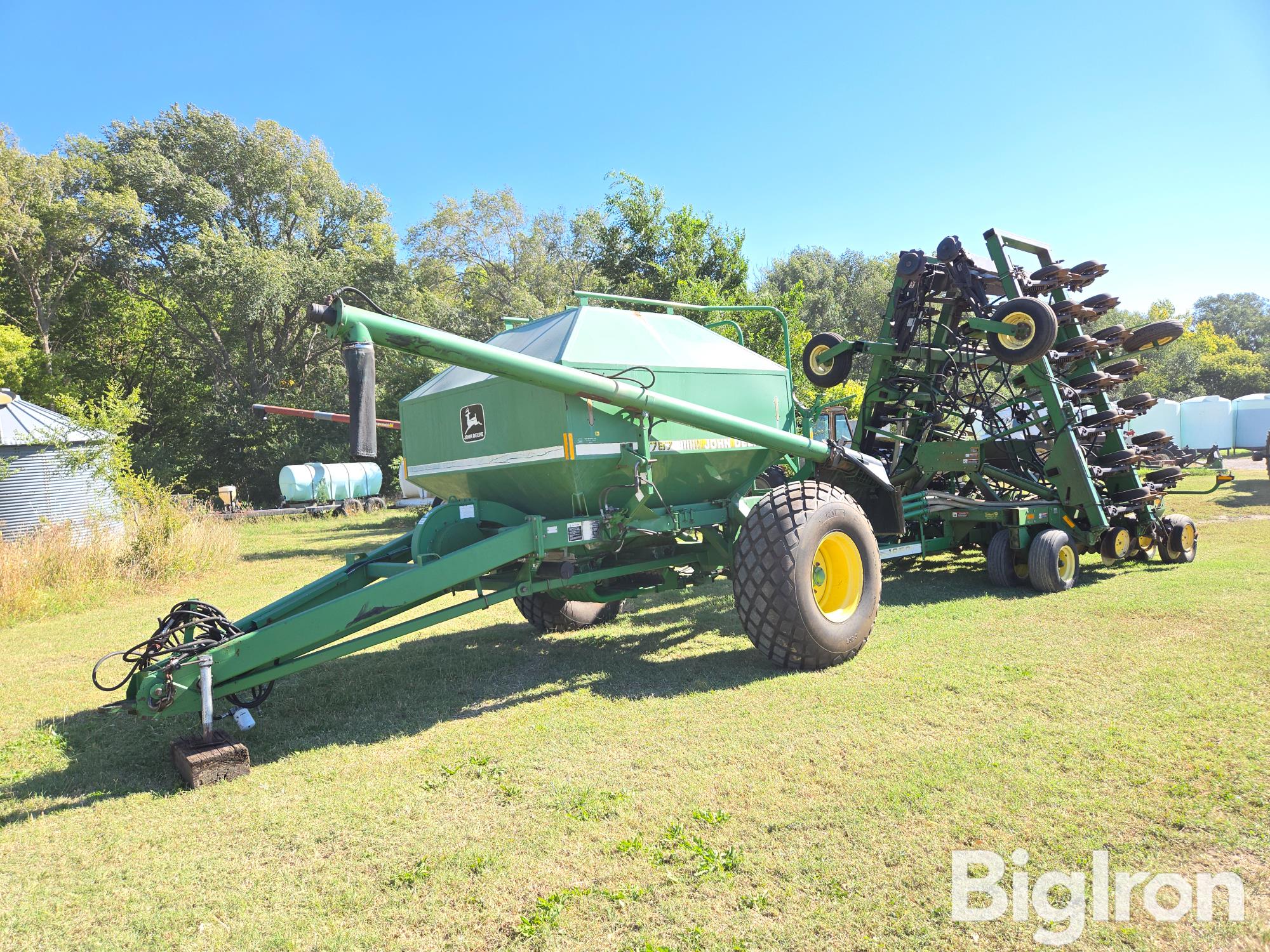 John Deere 1850 Air Seeder & 787 Cart 