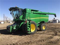 2017 John Deere S680 2WD Combine 